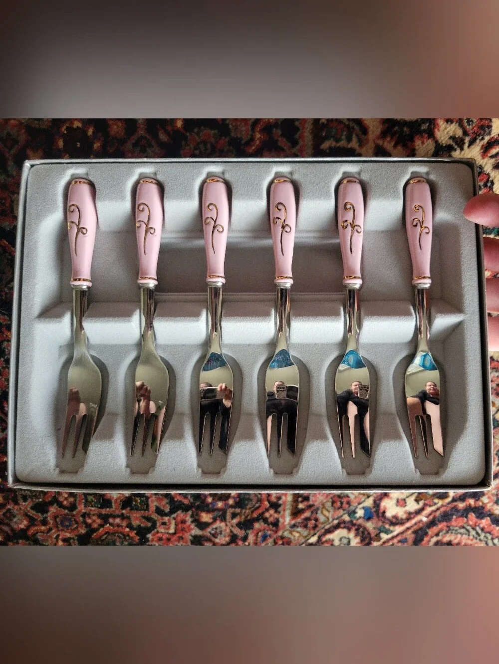 VNT Pink Porcelain w/22k Gold Desing Dessert Forks - Set of 6 Stainless Steel